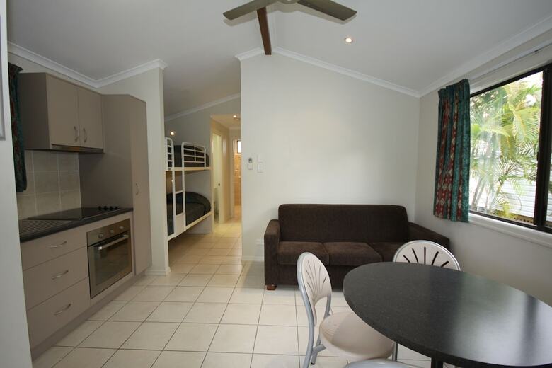 Cabana Brisbane Gateway Resort