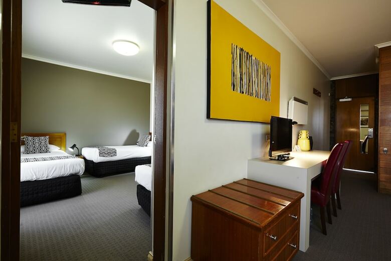 Sovereign Park Motor Inn
