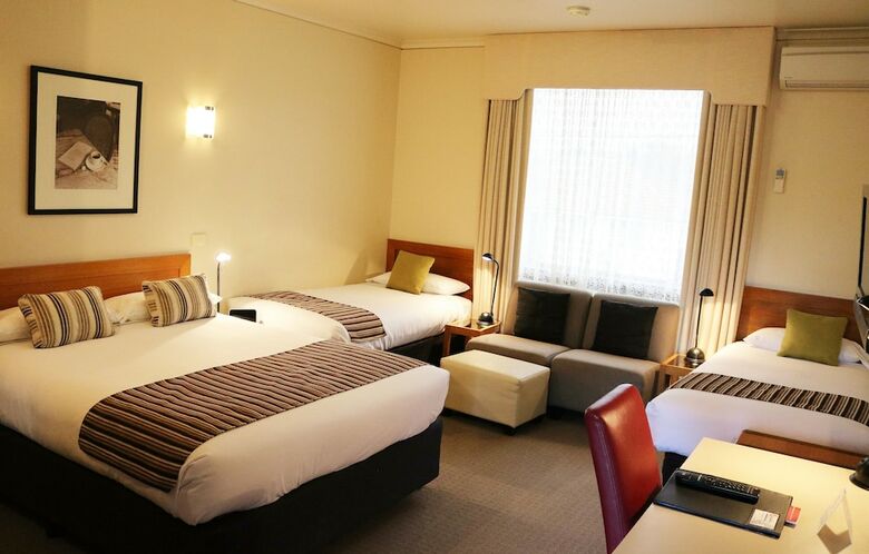 Sovereign Park Motor Inn