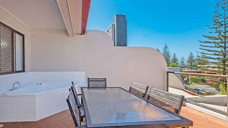 Burleigh On The Beach Holiday Apartments