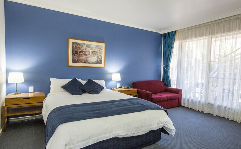 Mas Country Riverboat Lodge Motor Inn