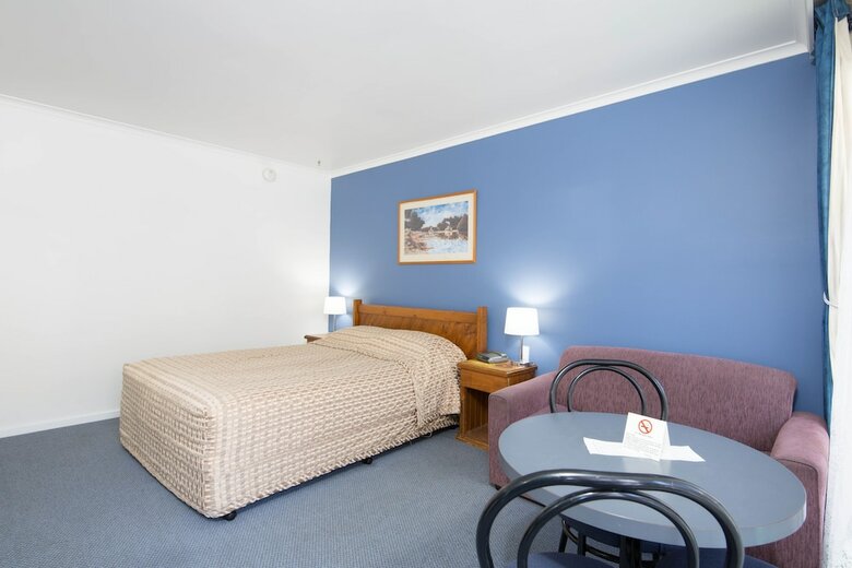 Mas Country Riverboat Lodge Motor Inn