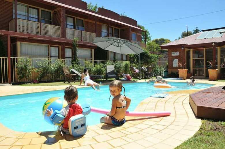 Motel National Hotel Complex And Bendigo Central Apartments