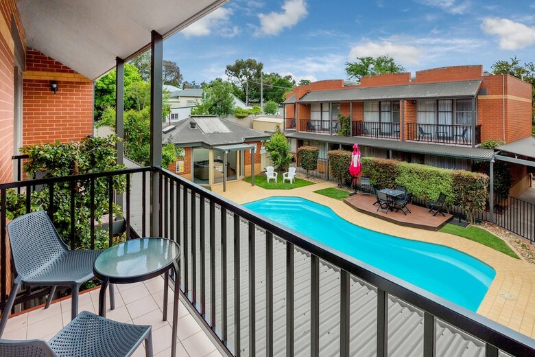 Motel National Hotel Complex And Bendigo Central Apartments