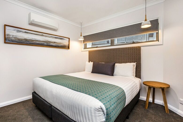 Motel National Hotel Complex And Bendigo Central Apartments