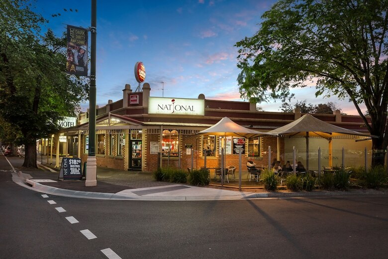 Motel National Hotel Complex And Bendigo Central Apartments