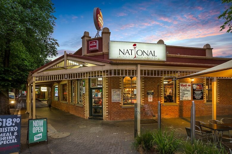 Motel National Hotel Complex And Bendigo Central Apartments