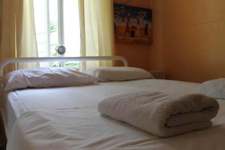 Hostal Civic Guest House