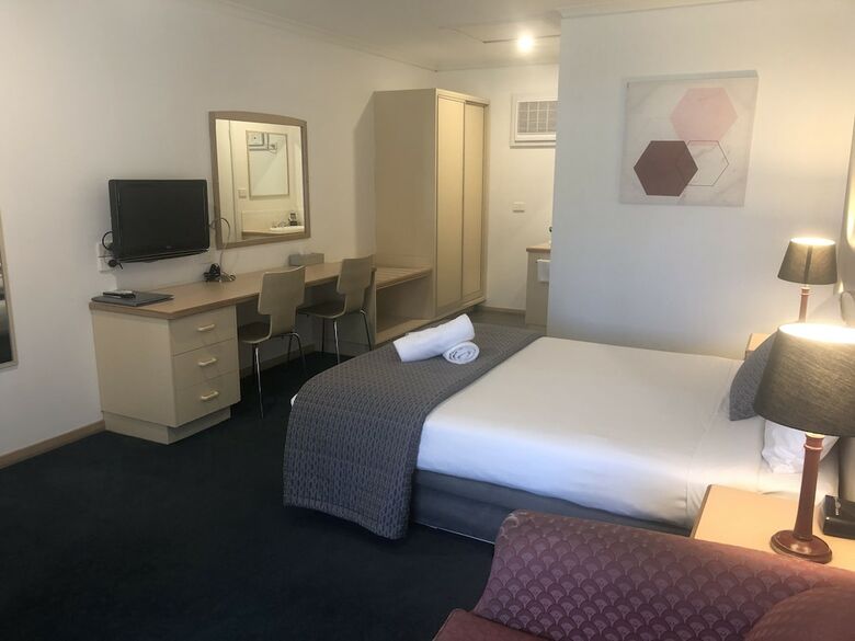 Capricorn Motor Inn