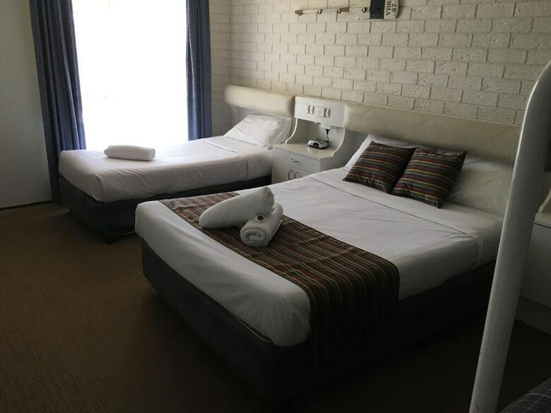 Capricorn Motor Inn