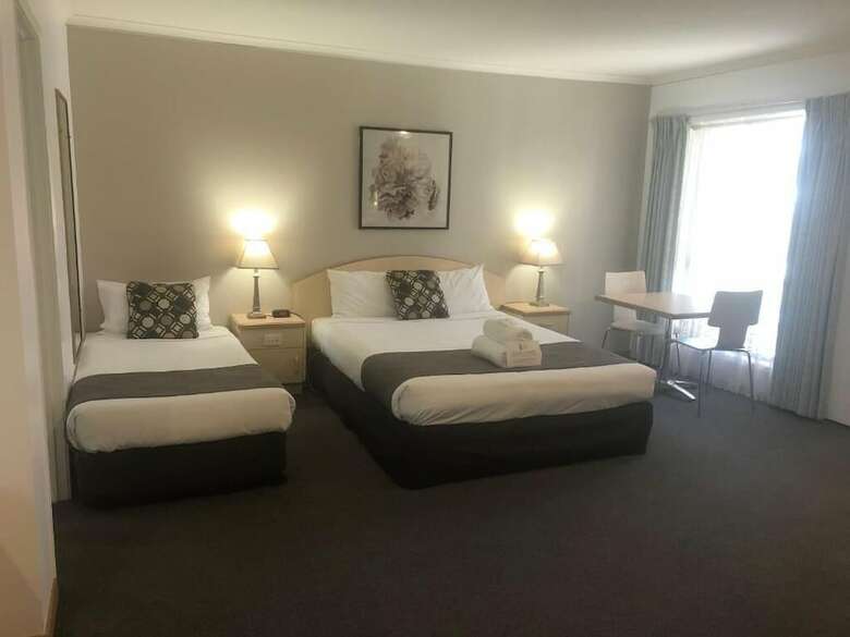 Capricorn Motor Inn