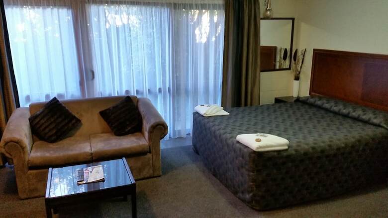 Hotel Admirals Motor Inn