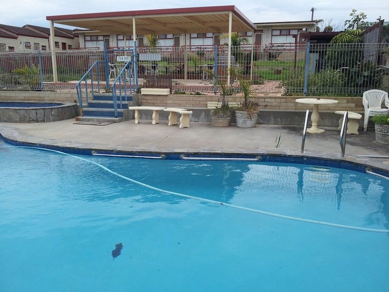 Motel Oyster Court Apartments