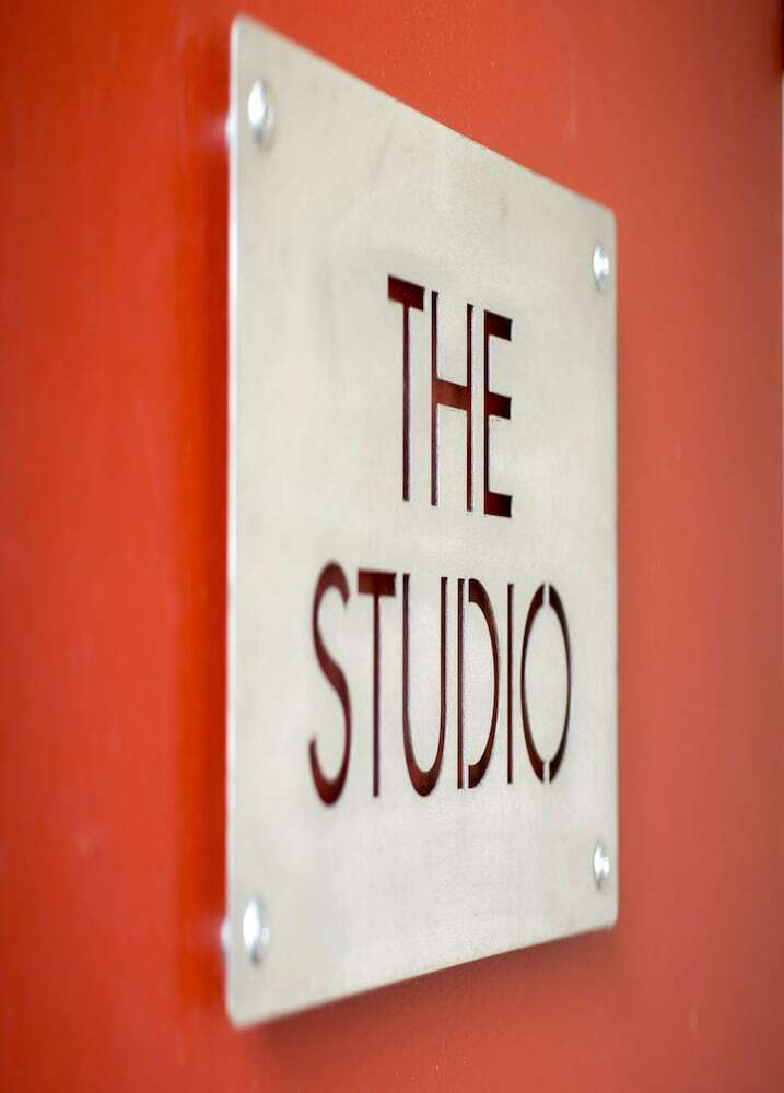 Twofourtwo Boutique Apartments