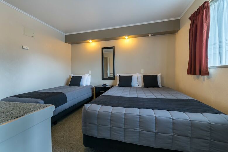 Lakeside Motel And Apartments - Te Anau