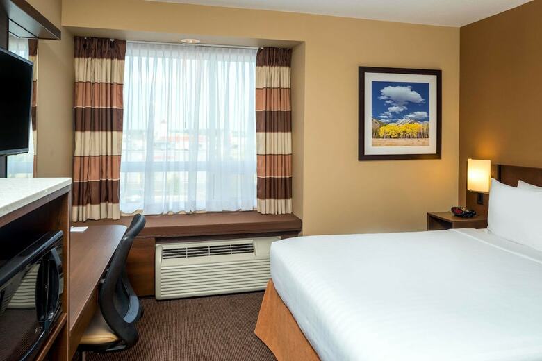 Hotel Microtel Inn & Suites By Wyndham Red Deer