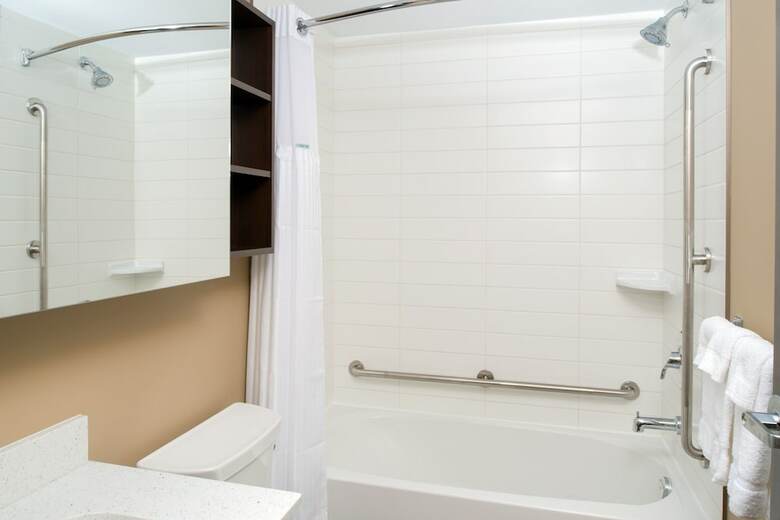 Hotel Microtel Inn & Suites By Wyndham Red Deer