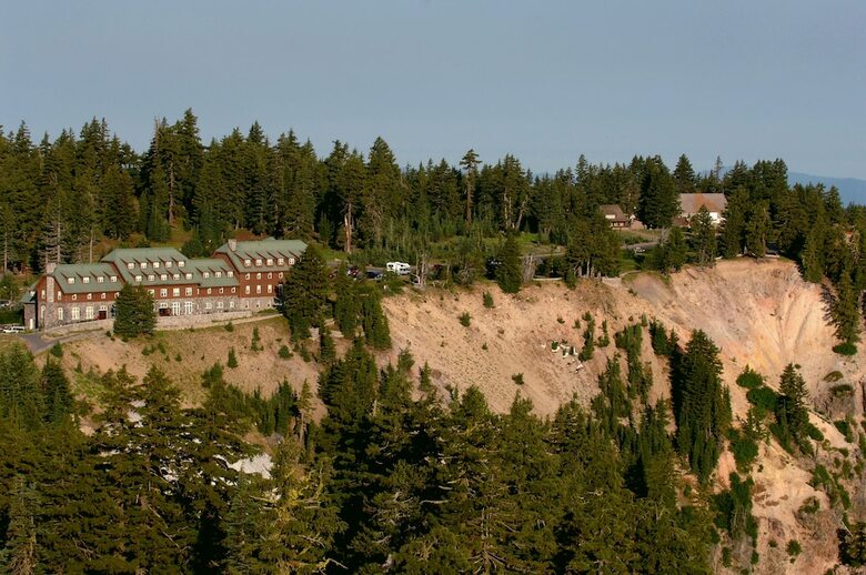 Hotel Crater Lake Lodge - Inside The Park