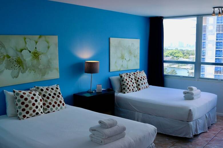 Collins Apartments By Design Suites Miami
