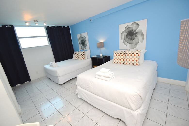 Collins Apartments By Design Suites Miami
