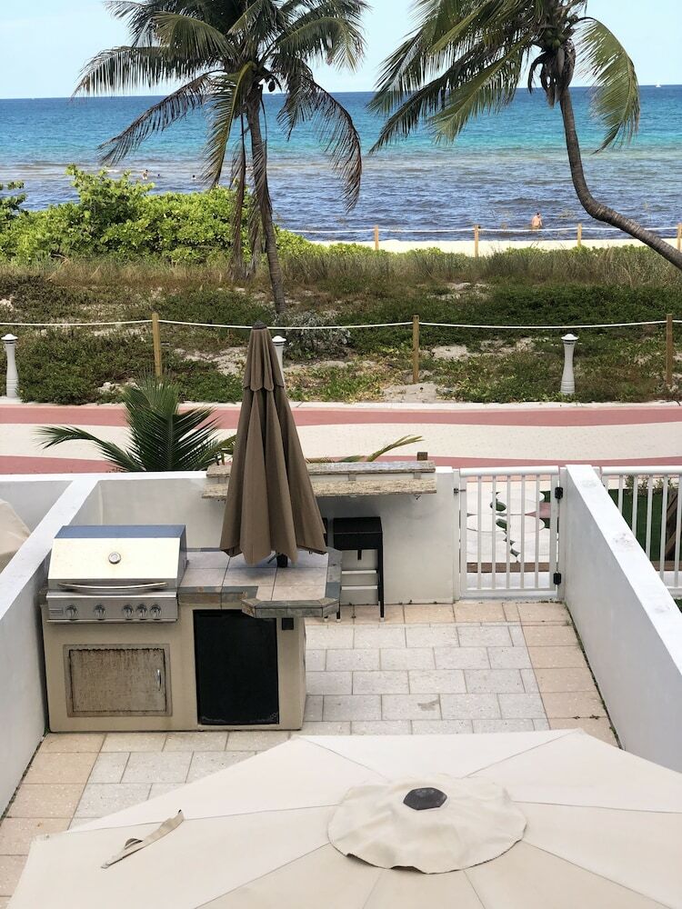 Collins Apartments By Design Suites Miami