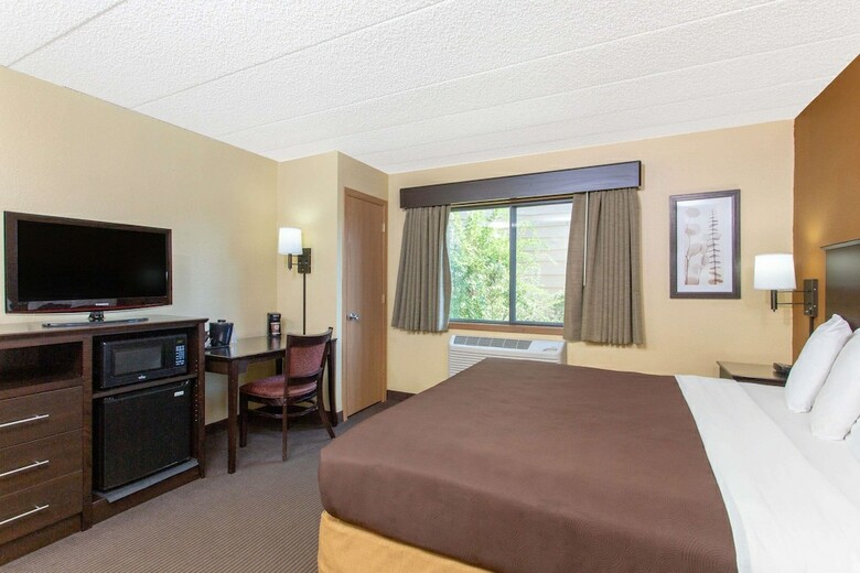 Hotel Americinn By Wyndham West Bend