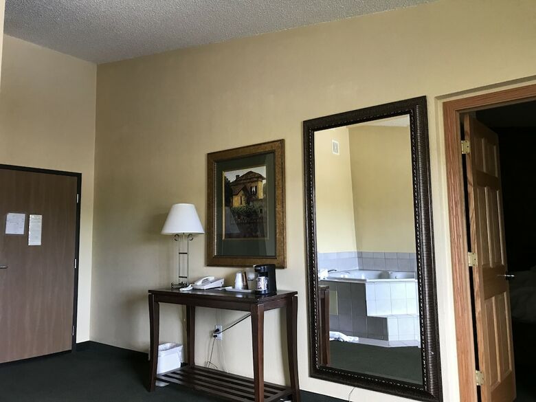Hotel Americinn By Wyndham West Bend