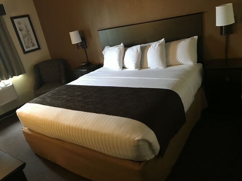 Hotel Americinn By Wyndham West Bend