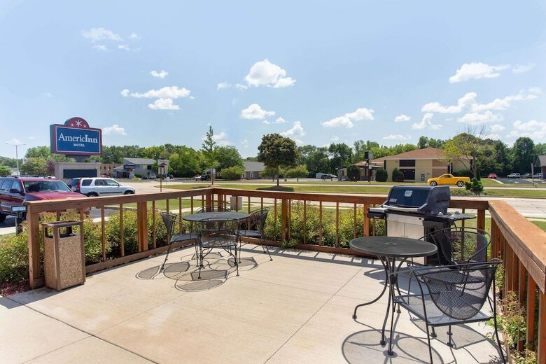 Hotel Americinn By Wyndham West Bend