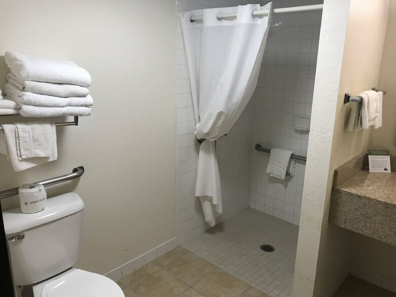 Hotel Americinn By Wyndham West Bend