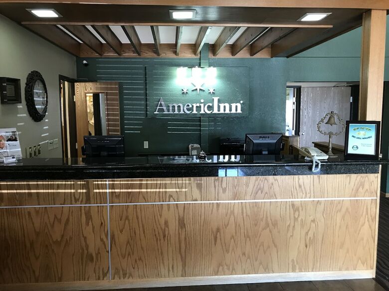 Hotel Americinn By Wyndham West Bend