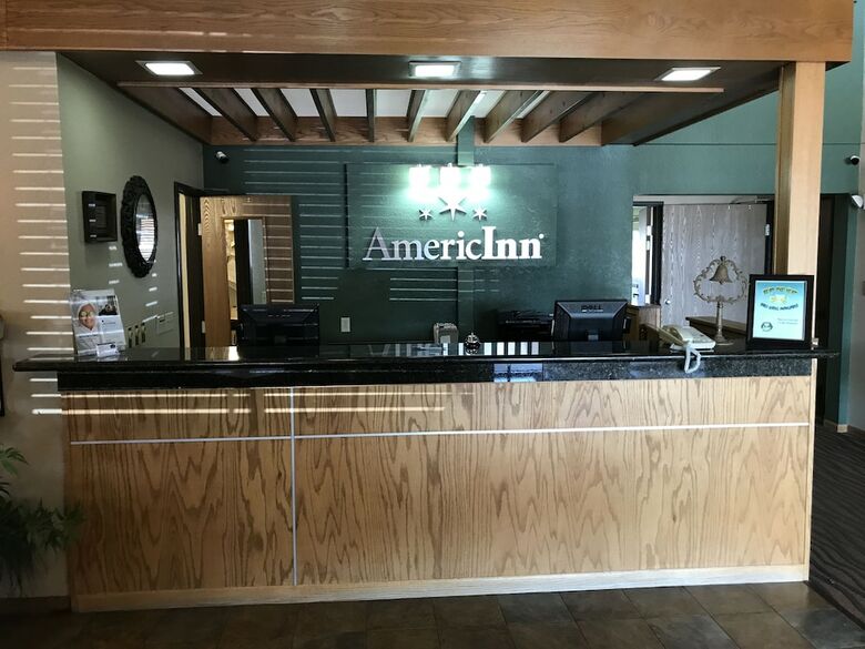 Hotel Americinn By Wyndham West Bend