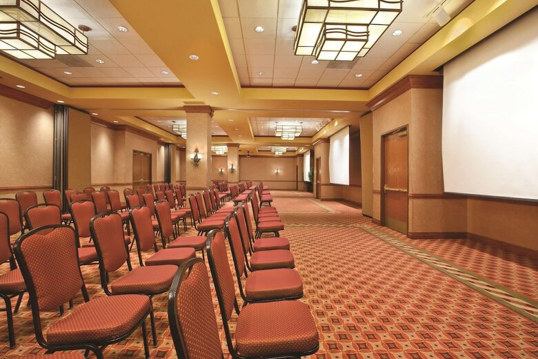 Embassy Suites By Hilton Hot Springs Hotel & Spa