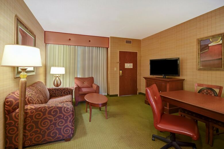 Embassy Suites By Hilton Hot Springs Hotel & Spa