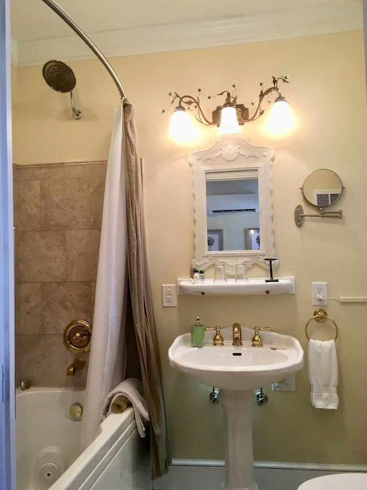 Abbington Green Bed & Breakfast Inn