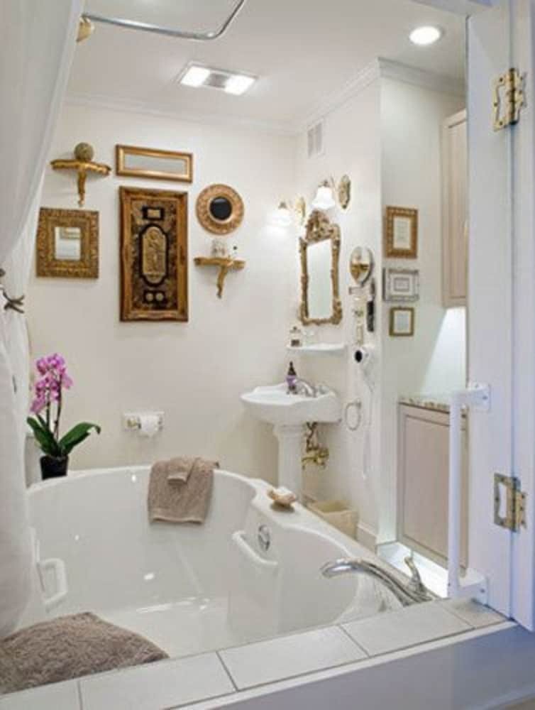 Abbington Green Bed & Breakfast Inn