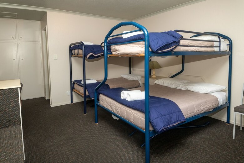 Te Anau Top 10 Holiday Park