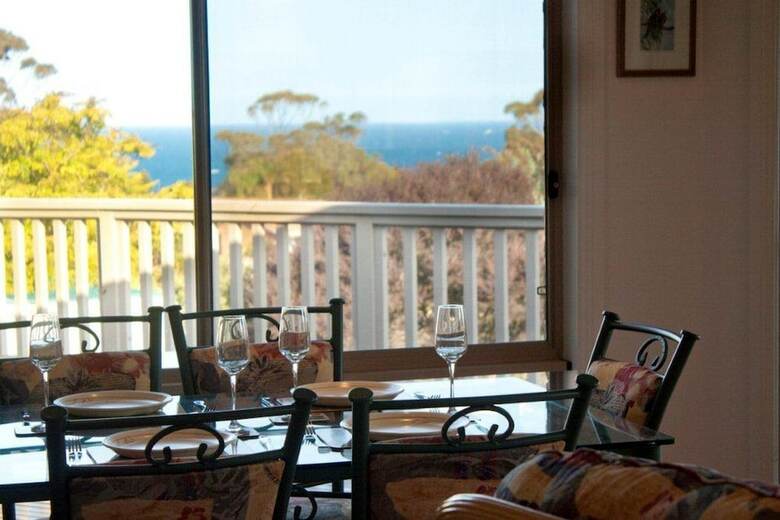 'carnook House' Tura Beach