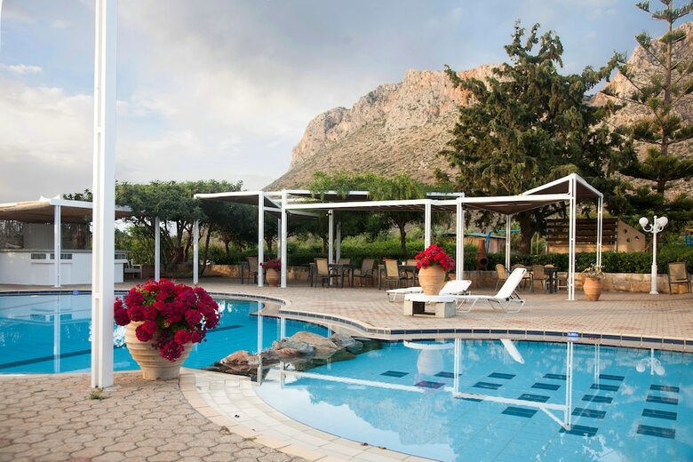 Aparthotel Artemis Village Apartments & Studios