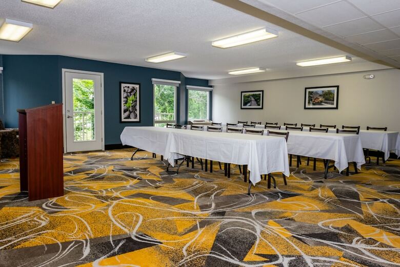 Hotel Twin Mountain Inn & Suites