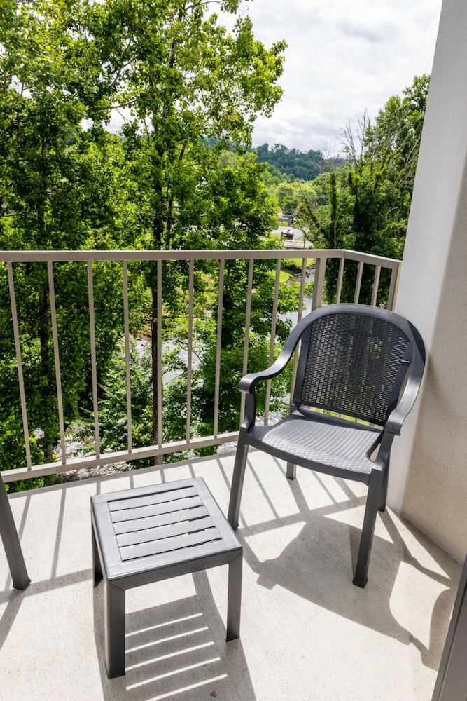 Hotel Twin Mountain Inn & Suites