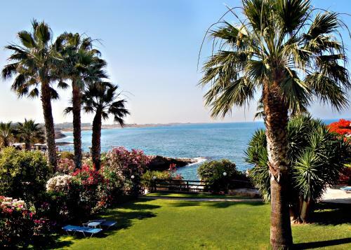 Rododafni Beach Apartments