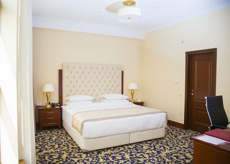 Hotel Ramada By Wyndham Almaty