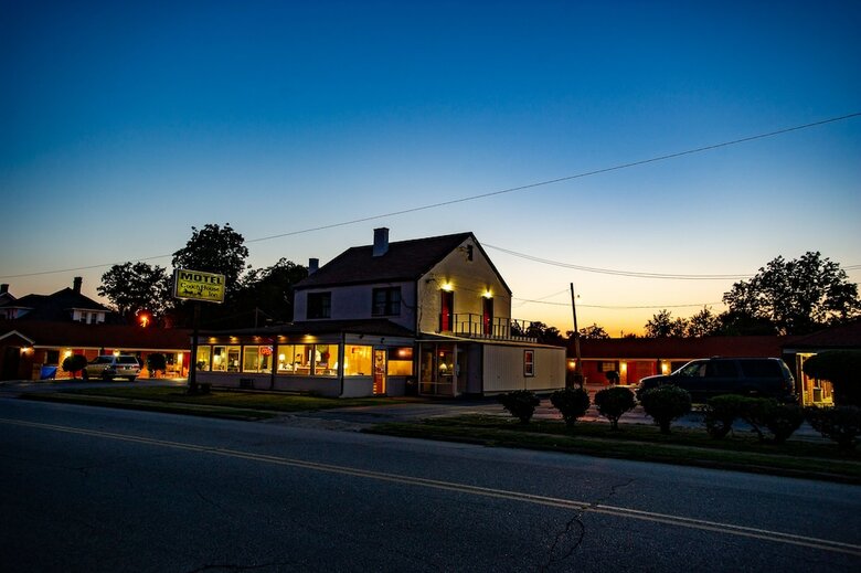 Motel Coach House