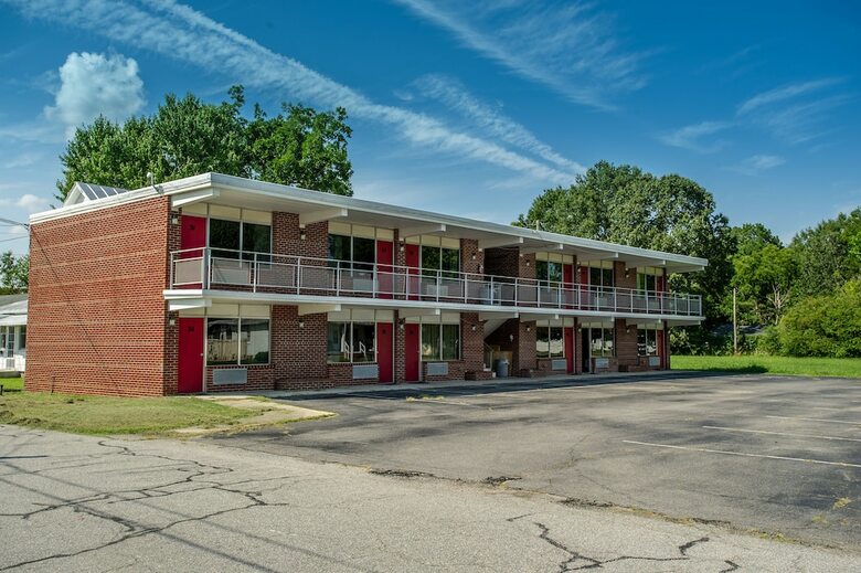 Motel Coach House
