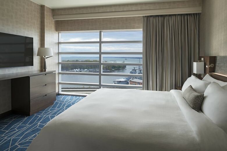 Hotel Buffalo Marriott At Lecom Harborcenter