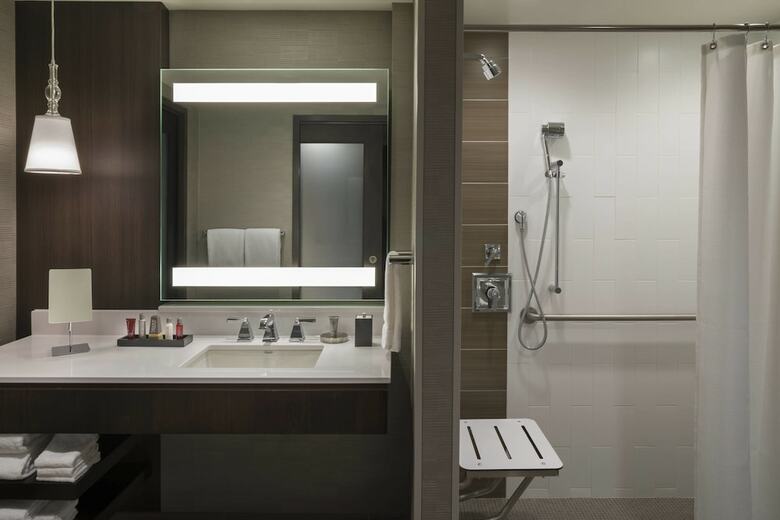 Hotel Buffalo Marriott At Lecom Harborcenter