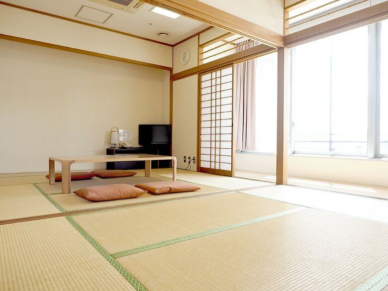 Hostal Shin-osaka Youth Hostel