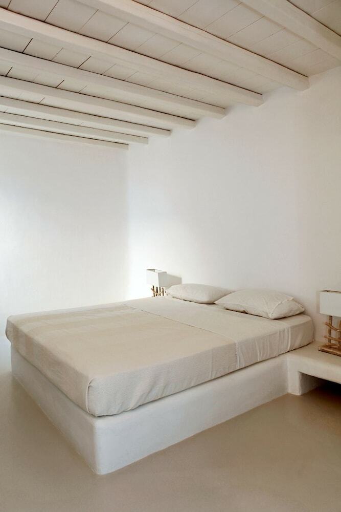 Villa Elia White Residence