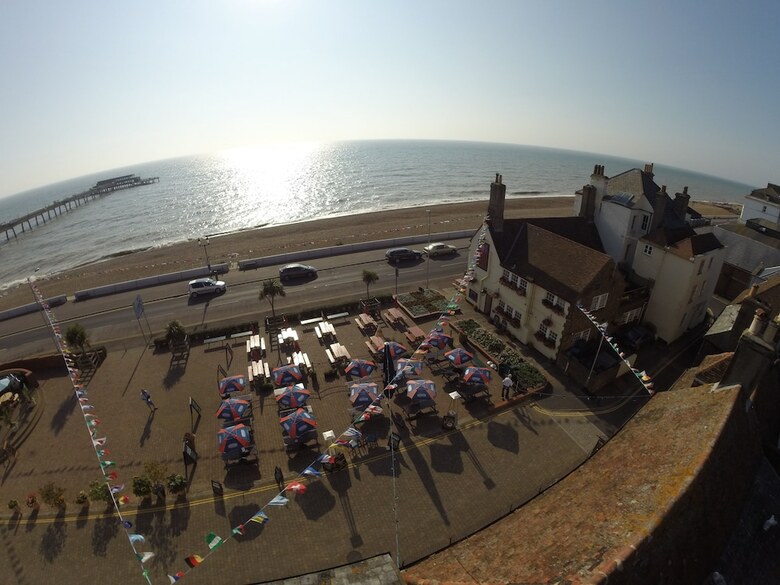 Hotel The Kings Head & Channel View